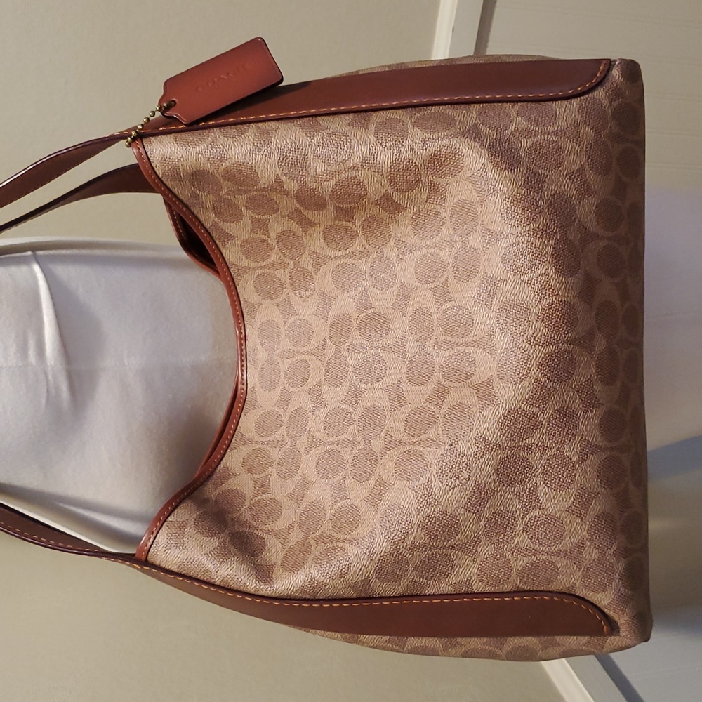 Like NEW Coach Hadley Hobo Bag In Signature Canvas - Picture 3 of 15